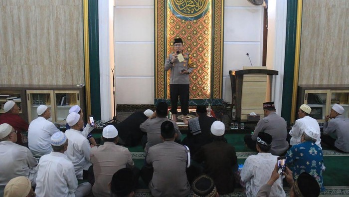 Kapolres Metro Jakarta Utara Kombes Ahmad Fuady mengajak warga memaksimalkan ibadah di pengujung bulan suci Ramadan 1446 H.