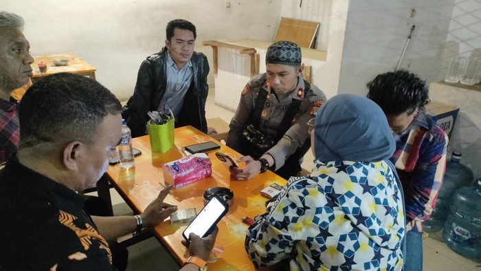 Kapolsek Kelapa Gading Kompol Seto Handoko menghadiri mediasi kelompok ormas yang sempat bertikai.