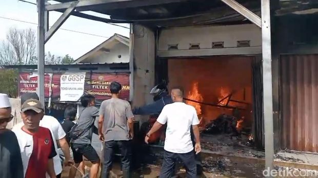 Kebakaran bengkel di Malangbong Garut
