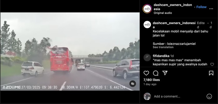 Kecelakaan Mobil Lewat Bahu Jalan