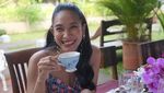 Keseruan Happy Salma Belanja ke Warung hingga Piknik di Magelang