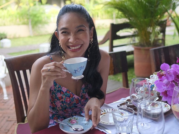 Keseruan Happy Salma Belanja ke Warung hingga Piknik di Magelang