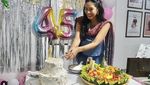 Keseruan Happy Salma Belanja ke Warung hingga Piknik di Magelang