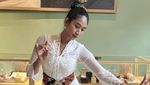 Keseruan Happy Salma Belanja ke Warung hingga Piknik di Magelang