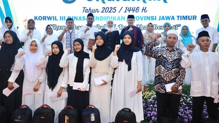 Khofifah bersama para guru
