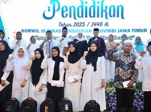 Gubernur Khofifah Cairkan THR Guru Rp 412,6 Miliar