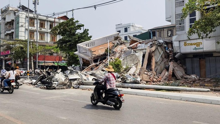 A view shows debris after a strong earthquake struck central Myanmar, in Mandalay, Myanmar, March 29, 2025. REUTERS/Stringer