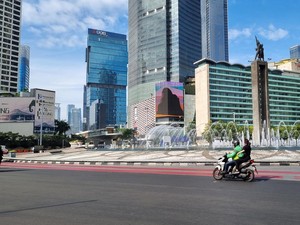 Suasana Jakarta Saat H-1 Lebaran: Jalan Lengang, Langit Biru