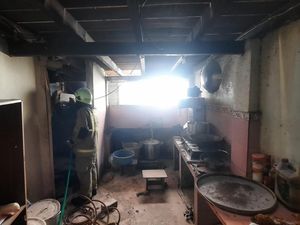 Tabung Gas Bocor Picu Ledakan di Dapur Bakso di Jaksel, 2 Orang Luka