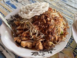 Mampir Rek! Jajan Lontong Balap Surabaya yang Sedap di 5 Tempat Ini