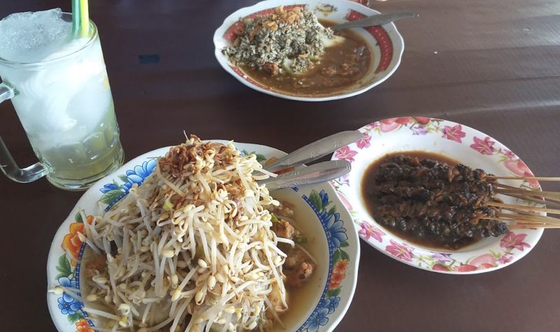 Mampir Rek! Jajan Lontong Balap Surabaya yang Sedap di 5 Tempat Ini