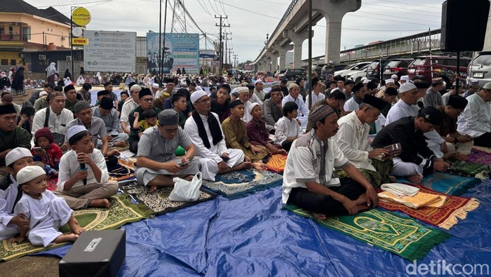 Masjid Al-Mustanir Jakabaring Banyuasin melakukan Salat Idul Fitri 1446 Hijriah