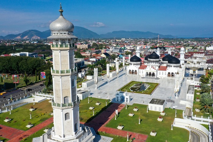 Masjid Raya Baitturahman Aceh Baiturrahman Grand Mosque is the Great Mosque was built since centuries years ago in Banda Aceh, the mosque was functioned as a center for religious education