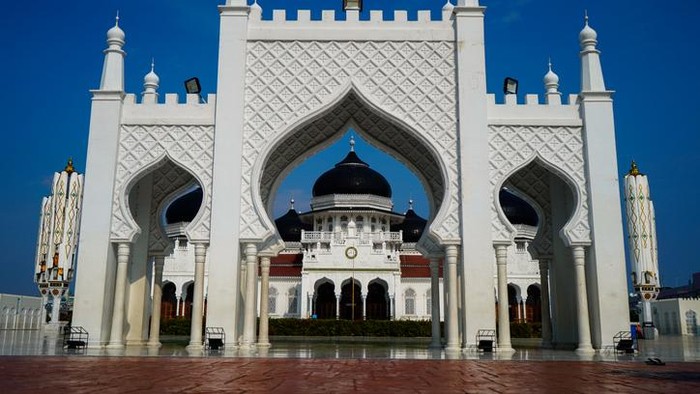 Masjid Raya Baitturahman Aceh Baiturrahman Grand Mosque is the Great Mosque was built since centuries years ago in Banda Aceh, the mosque was functioned as a center for religious education