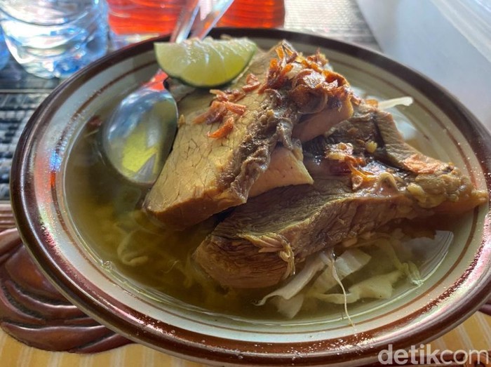 Mencicipi soto daging dan rawon porsi sultan di Madiun