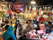 Pasar-pasar di Pakistan Diserbu Pengunjung Jelang Lebaran