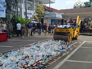 Pemkot Bogor Musnahkan 1.792 Botol Miras Hasil Razia Selama Ramadan