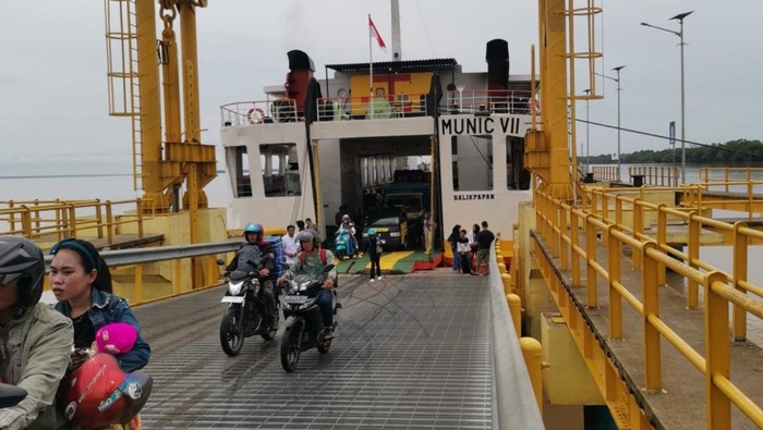 Pemudik di Pelabuhan Tanjung Api-api