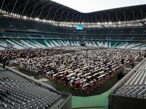 Melihat Suasana Salat Idul Fitri di Stadion Piala Dunia Qatar