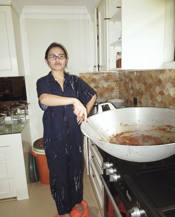 Prilly Latuconsina Bagikan Keseruan Masak Rendang 8 Kg Buat Lebaran! Prilly Latuconsina Bagikan Keseruan Masak Rendang 8 Kg Buat Lebaran!