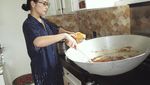 Prilly Latuconsina Bagikan Keseruan Masak Rendang 8 Kg Buat Lebaran!