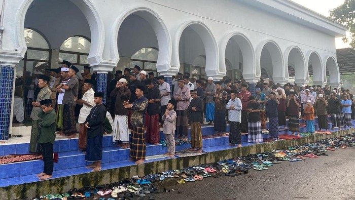 Puasa Lebih Awal, Warga Suger Kidul Jember Salat Id Lebih Awal