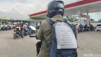 Ada juga pemudik yang menunjukkan hiruk-pikuknya perkotaan hingga harus mudik demi anak dan istri di kampung halamannya. Udah cape sama Velocity, saatnya pulang ke pelukan anak & istri.