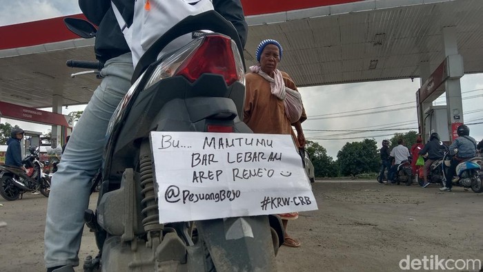 Ragam cerita mewarnai suasana mudik Lebaran 2025. Tidak ketinggalan sebagian pemudik pun mencurahkan isi hati lewat tulisan menarik yang melekat di belakang kendaraannya saat melintasi Jalan Pantura Indramayu, Jawa Barat.