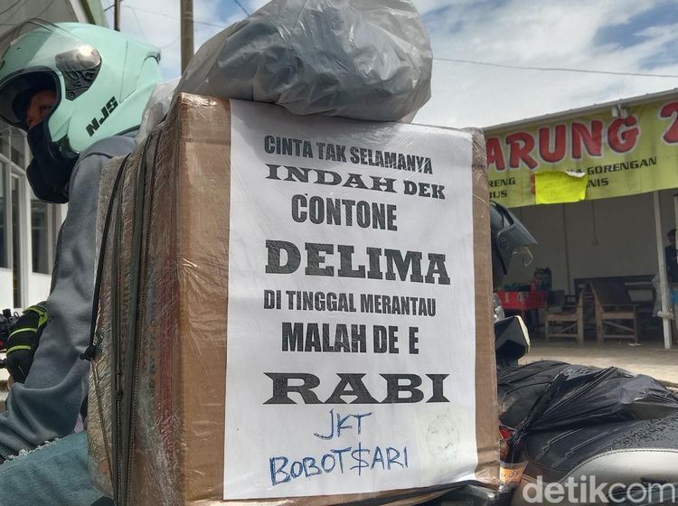 Deretan Foto Curhat Kocak Pemudik Pantura yang Bikin Senyam-senyum