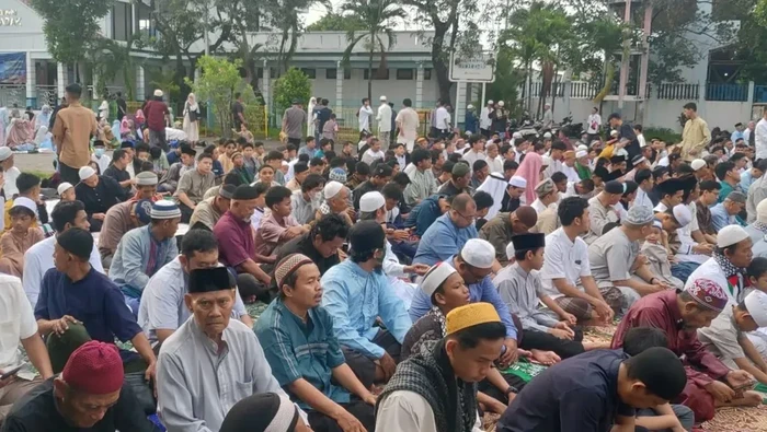Sejumlah warga Jakarta Utara merayakan Hari Raya Idul Fitri 1446 Hijriah hari ini. Mereka menggelar Salat Id di Stadion Rawa Badak, Kecamatan Koja. (ANTARA/HO-Dok Pribadi) Sejumlah warga Jakarta Utara merayakan Hari Raya Idul Fitri 1446 Hijriah hari ini. Mereka menggelar Salat Id di Stadion Rawa Badak, Kecamatan Koja. (ANTARA/HO-Dok Pribadi)