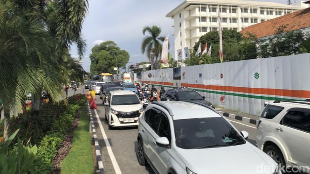 Suasana lalu lintas di Malioboro Jogja, Minggu (30/3/2025) sore.