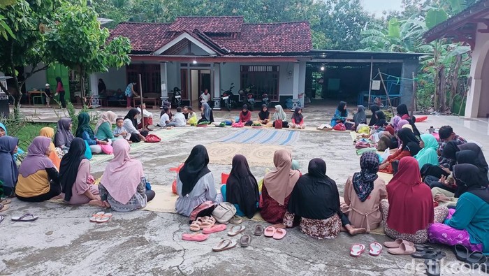 Suasana tradisi Slamatan Arioyo di Dusun Rejosari, Ngawis, Karangmojo, Gunungkidul, Sabtu (29/3/2025).