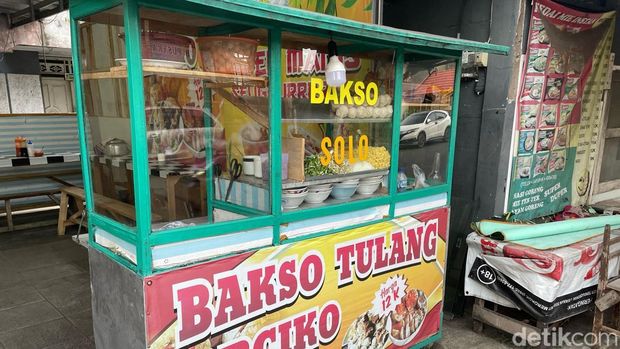 Tempat ngebakso di Cianjur.