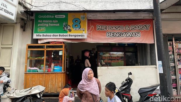 Tempat ngebakso di Cianjur.