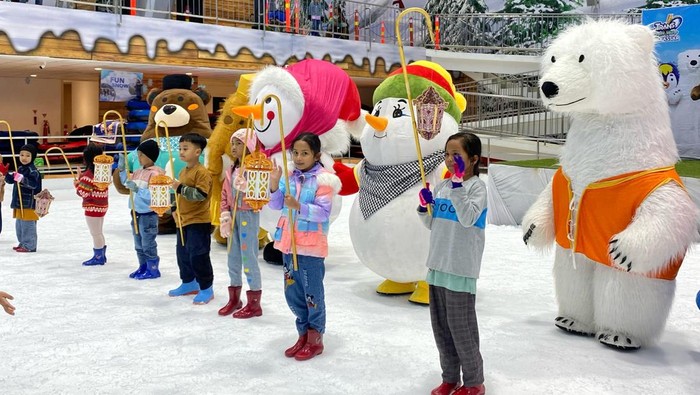 Spesial libur lebaran ini, Trans Snow World menghadirkan Promo Spesial Lebaran dan juga pertunjukan spesial yang tentunya unik dan berbeda di setiap Trans Snow World.