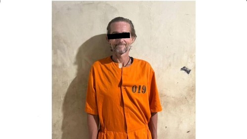 WN AS berinisial SLS ditahan di Mapolsek Kuta gegara mencuri koper milik bule Bulgaria, Jumat (28/3/2025). (Dok. Polsek Kuta)