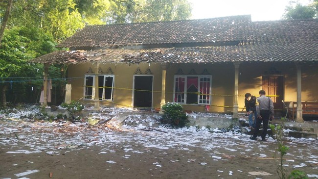 Petaka Petasan Makan Tuan di Hari Lebaran