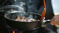 Butuh Panasin Masakan Daging? Begini Caranya Biar Kualitas Nutrisinya Terjaga