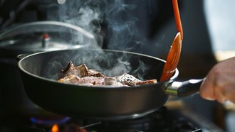 Butuh Panasin Masakan Daging? Begini Caranya Biar Kualitas Nutrisinya Terjaga