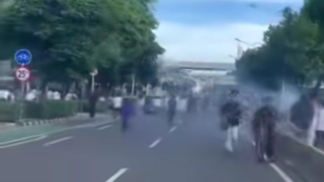 Geger Baru Kelar Salat Id di Senen Mendadak Ribut-ribut