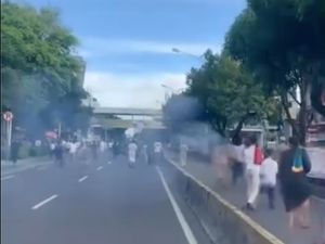 Video: Heboh Aksi Keributan Usai Salat Id di Senen, Ini Kata Polisi