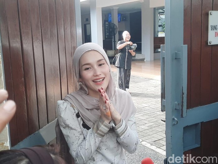 ayu ting ting Ayu Ting Ting saat ditemui di rumahnya.