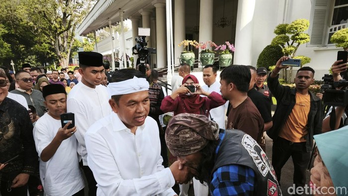 Dedi Mulyadi menggelar open house di Gedung Pakuan