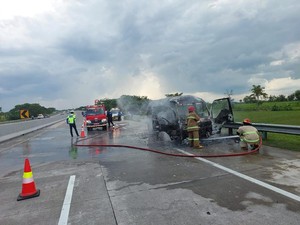 Isuzu Elf yang Terbakar di Tol Ngawi-Kertosono Pemudik Asal Pacitan