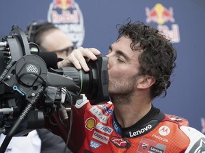 MotoGP AS: Start Kacau, Marquez Crash, Bagnaia Juara