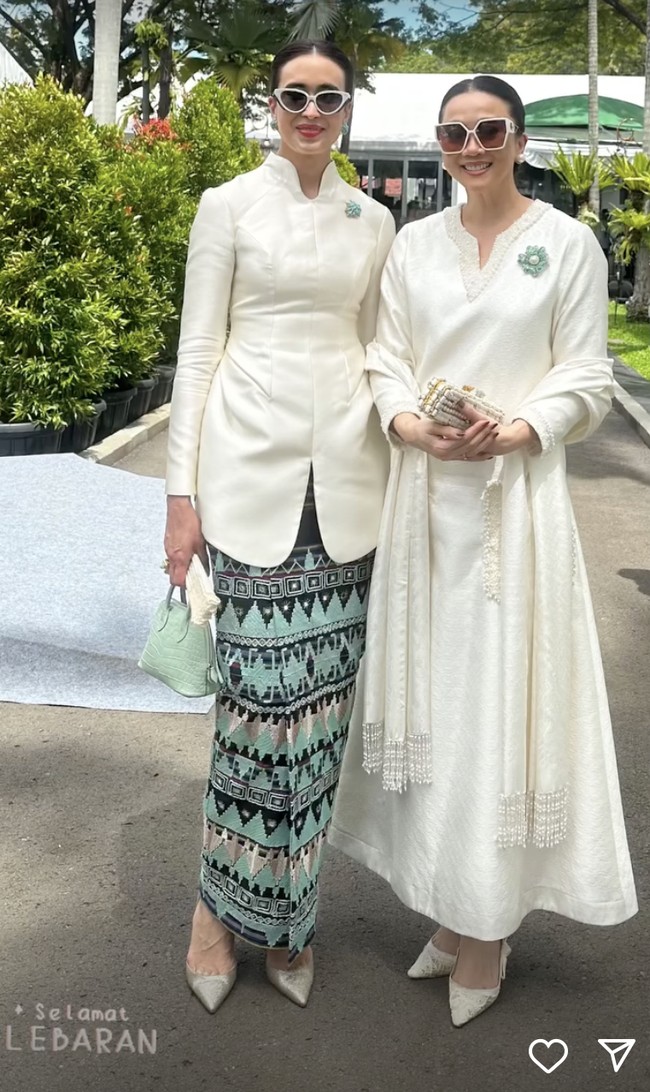 Dalam kesempatan yang sama, Widi sempat berfoto OOTD berdua dengan Ayu Heni, istri Menteri Investasi Rosan Roeslani, yang tak kalah stylish. (Foto: Instagram/@widi.wardhana)