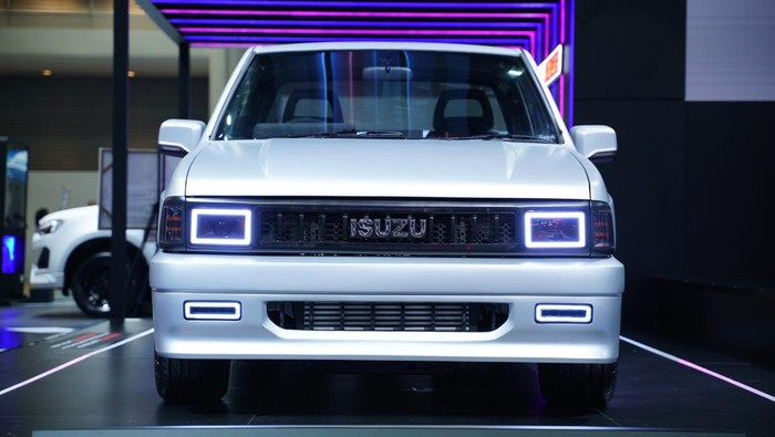 Isuzu Dragon Max Isuzu Dragon Max
