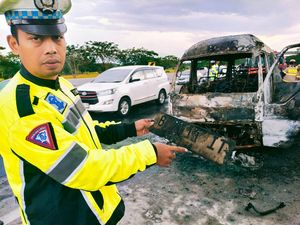 Kronologi Isuzu Elf Ditumpangi Pemudik Terbakar di Tol Ngawi-Kertosono