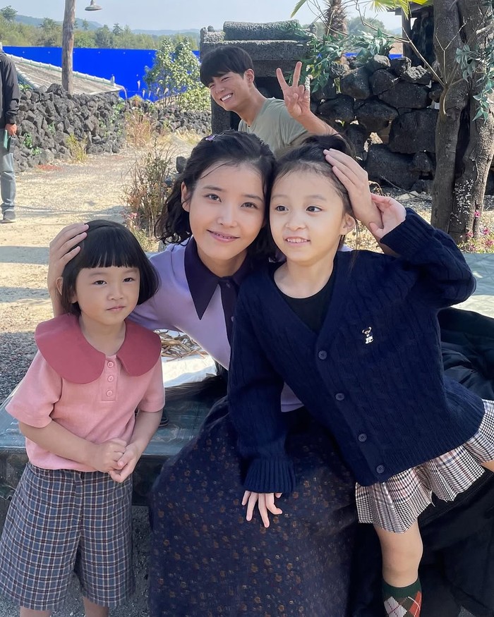 Foto behind-the-scene drama Korea When Life Gives You Tangerines.