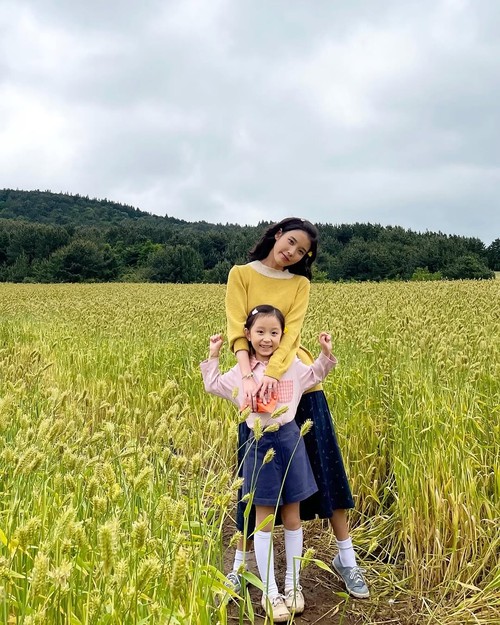 Foto behind-the-scene drama Korea When Life Gives You Tangerines.